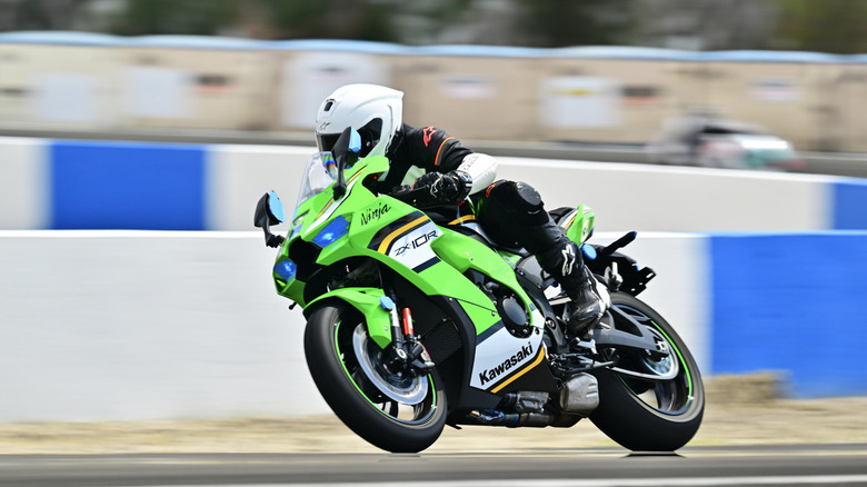 2025 Kawasaki Ninja ZX-10R at Buttonwillow Raceway